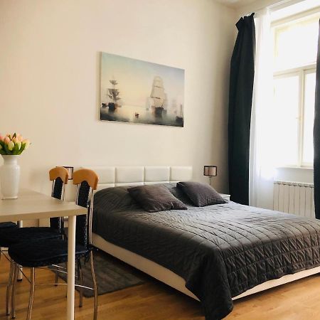Modern Cozy Apartment In Central プラハ エクステリア 写真