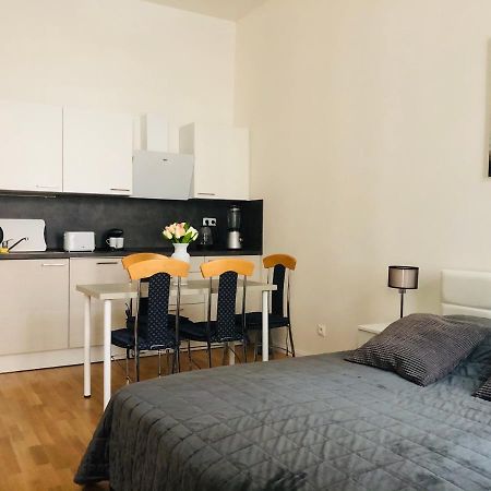 Modern Cozy Apartment In Central プラハ エクステリア 写真