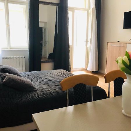 Modern Cozy Apartment In Central プラハ エクステリア 写真