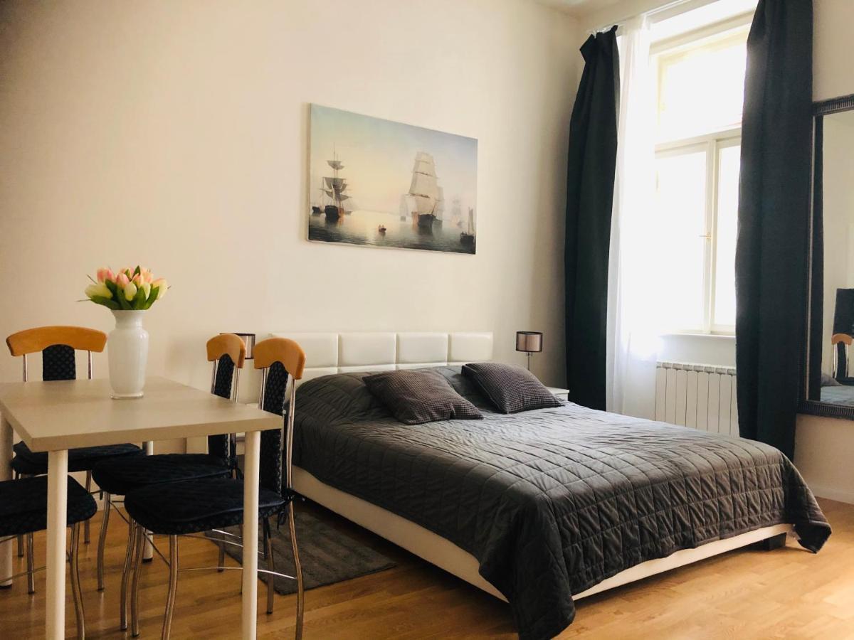 Modern Cozy Apartment In Central プラハ エクステリア 写真