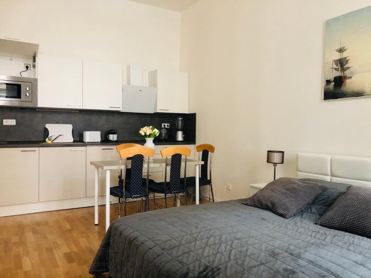 Modern Cozy Apartment In Central プラハ エクステリア 写真
