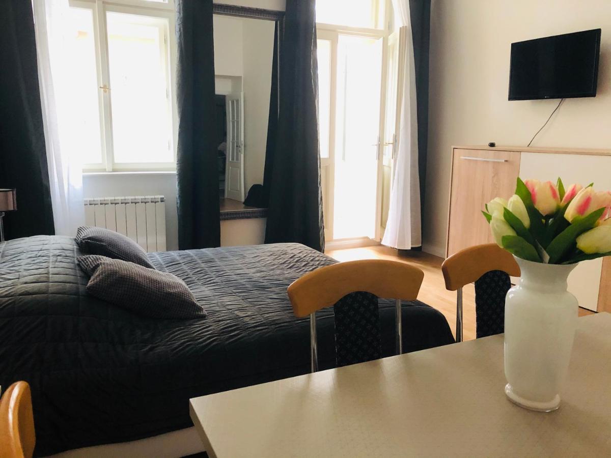 Modern Cozy Apartment In Central プラハ エクステリア 写真
