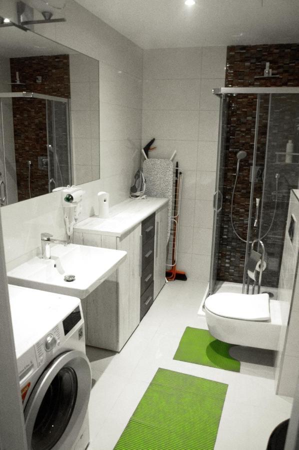 Modern Cozy Apartment In Central プラハ エクステリア 写真
